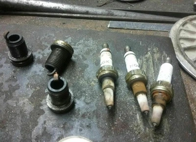 обломилась свеча в моторе