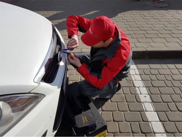 вскрытие капота авто